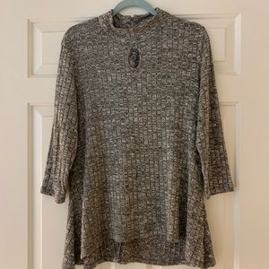 READ DESCRIPTION 🍒BUNDLE SALE tunic w/keyhole